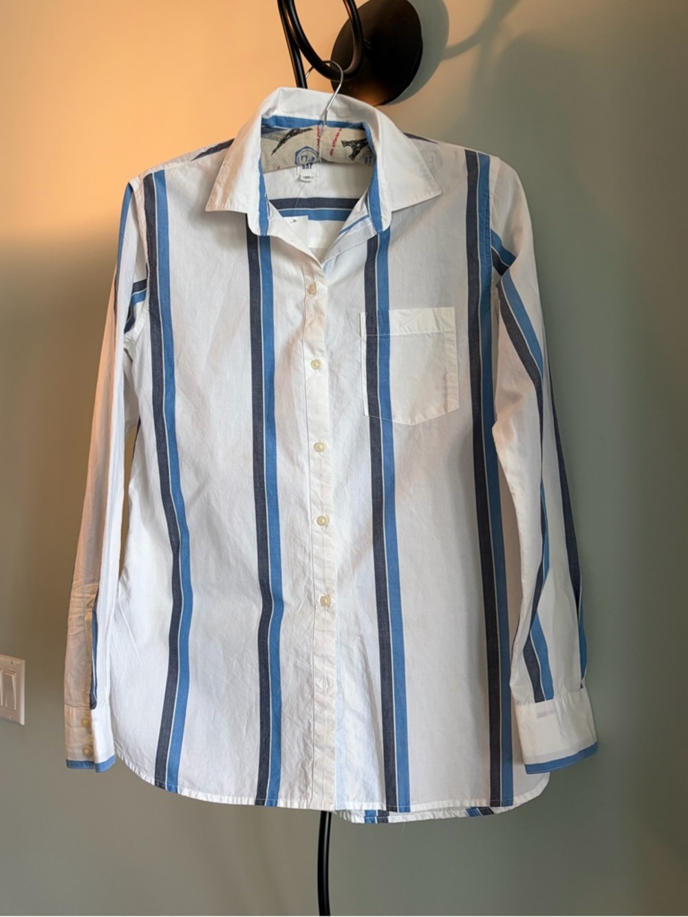 NWT GAP 
STRIPED BUTTON DOWN BOYFRIEND SHIRT